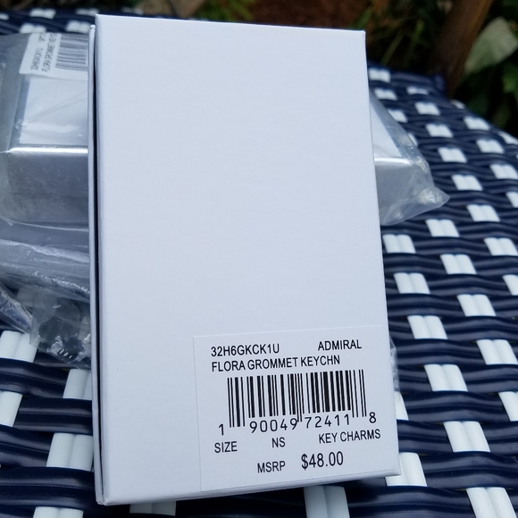 MICHAEL Michael Kors Keychain Flora Grommet Admiral Blue Gold Tone Hardware NWT - Picture 8 of 10